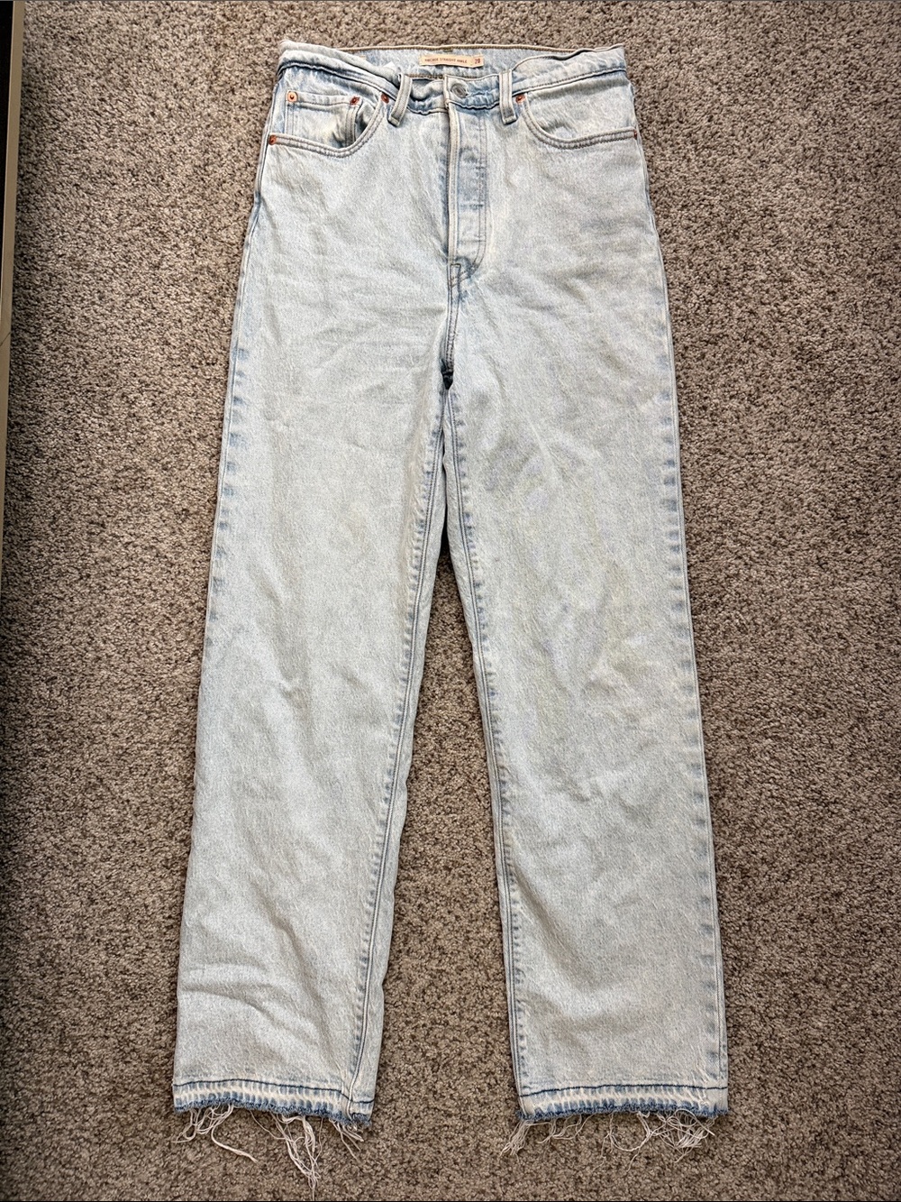 Levi’s Ribcage Ankle Straight Jeans Light Wash Size 28 in be frayed
